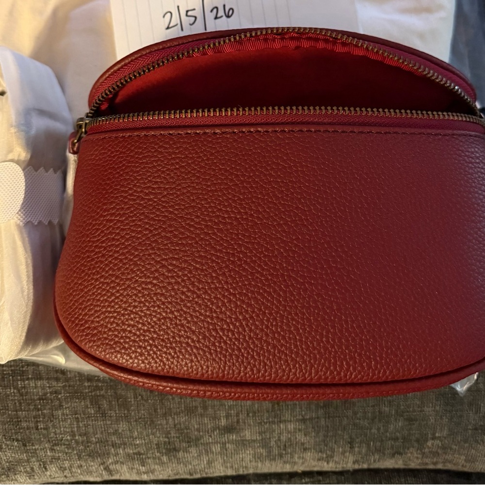 ANDAR ~ The Waymaker Mini in Berry Togo Leather